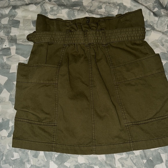Cute green skirt with pockets - Picture 2 of 2
